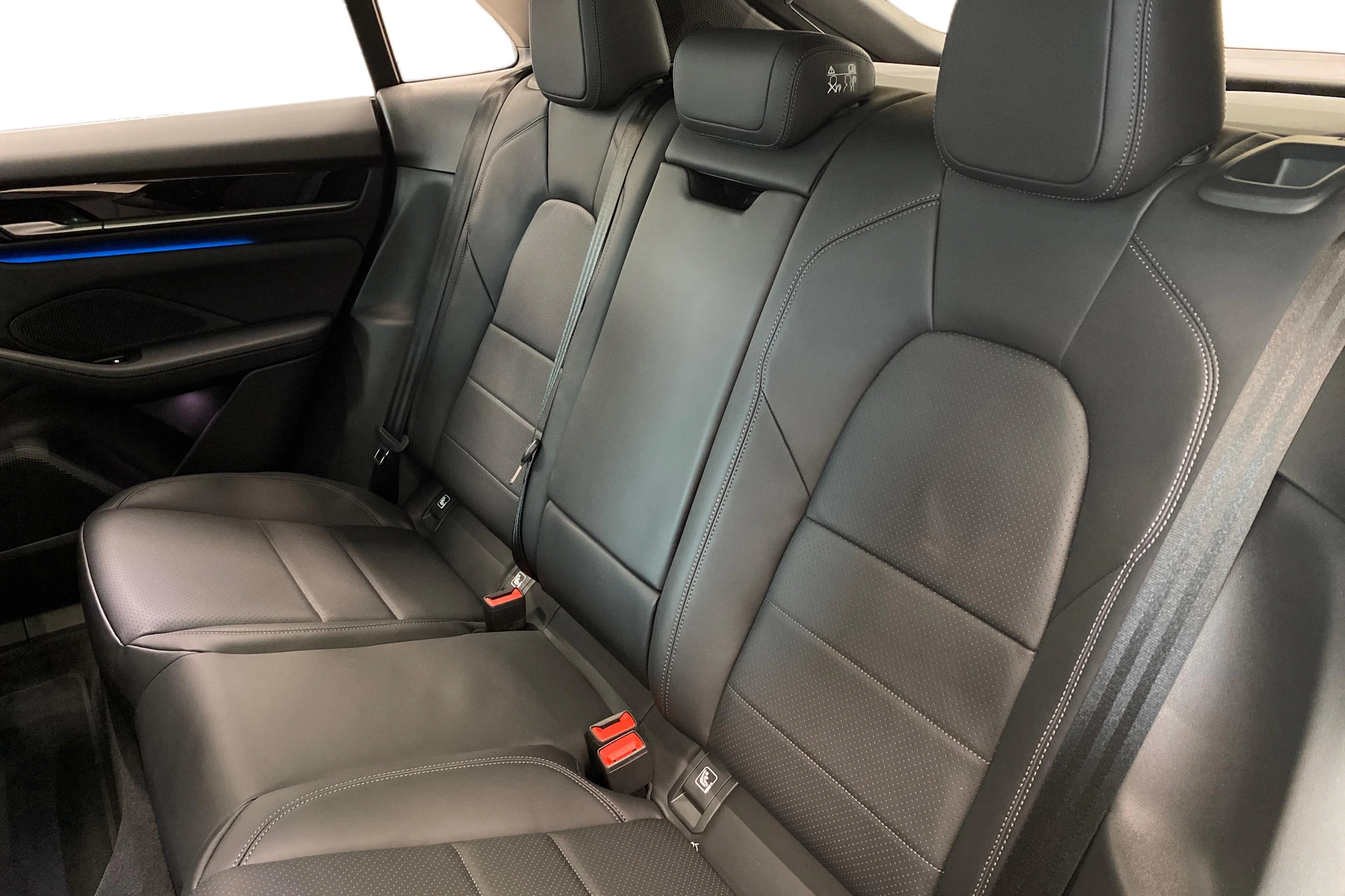 vihreä Porsche Macan 2025 kuva 9.