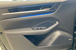 vihreä Porsche Macan 2025 kuva 11.
