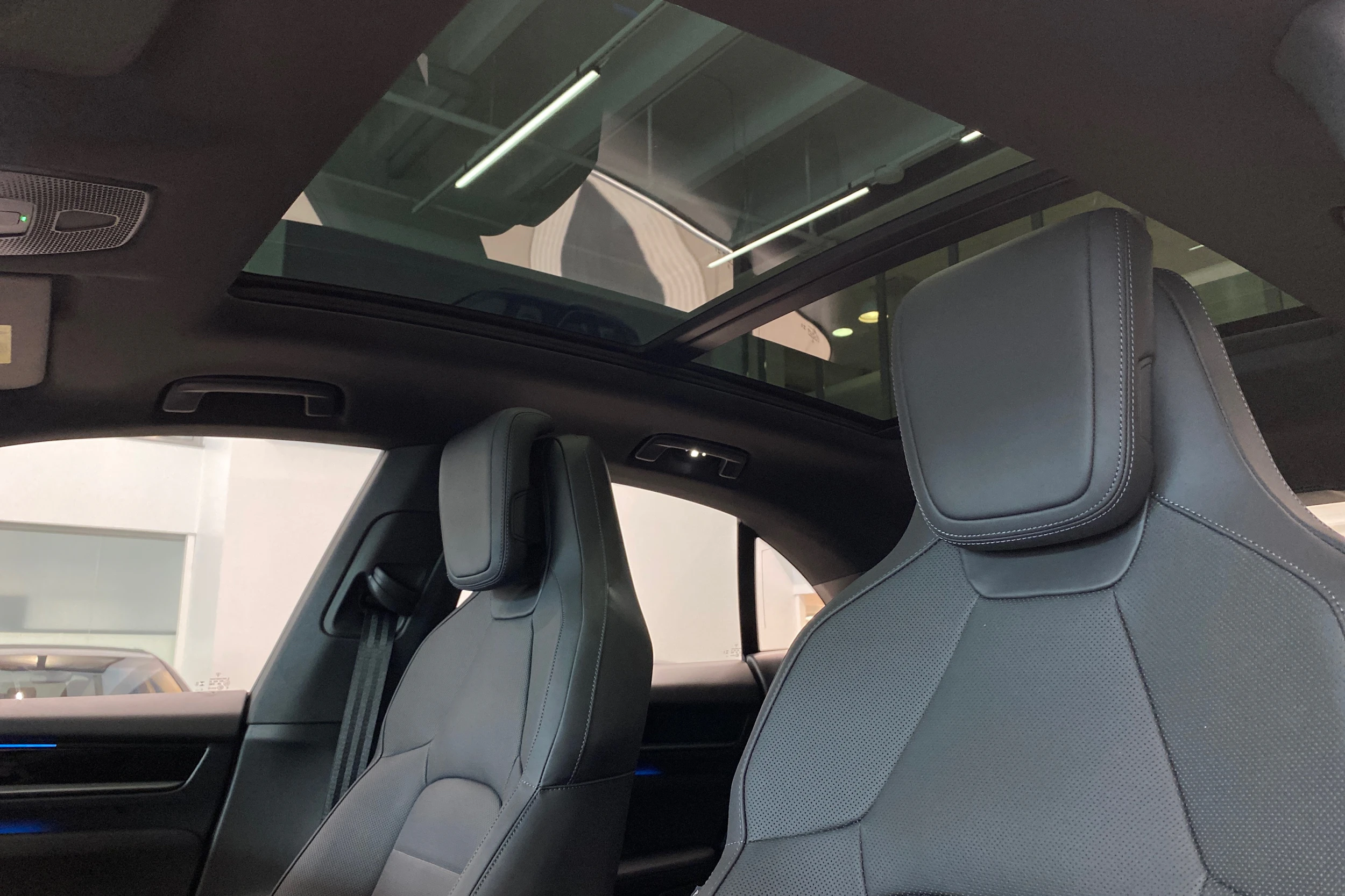 vihreä Porsche Macan 2025 kuva 13.