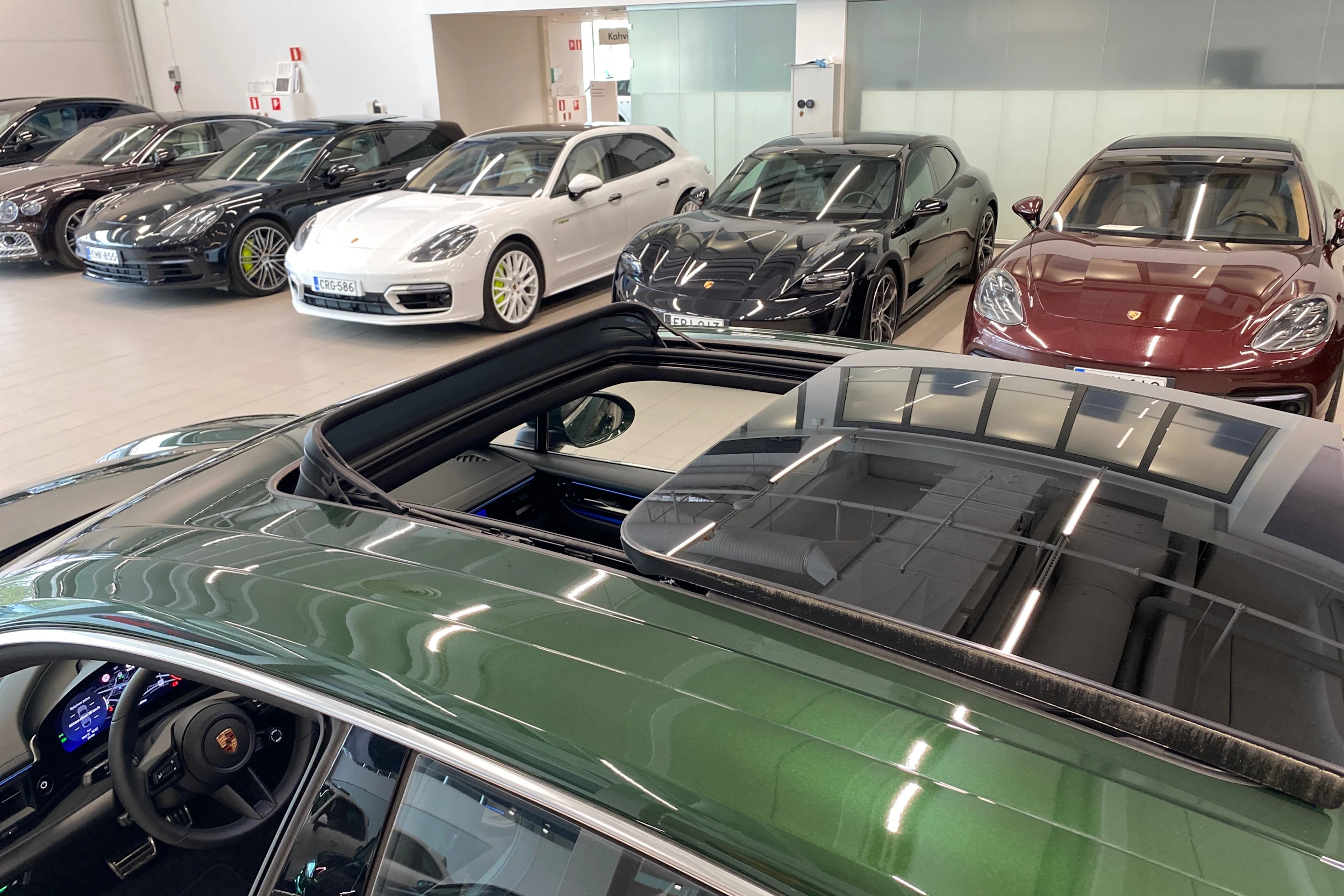 vihreä Porsche Macan 2025 kuva 14.
