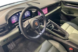 harmaa Porsche Macan 2025 kuva 6.