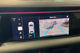 harmaa Porsche Macan 2025 kuva 15.