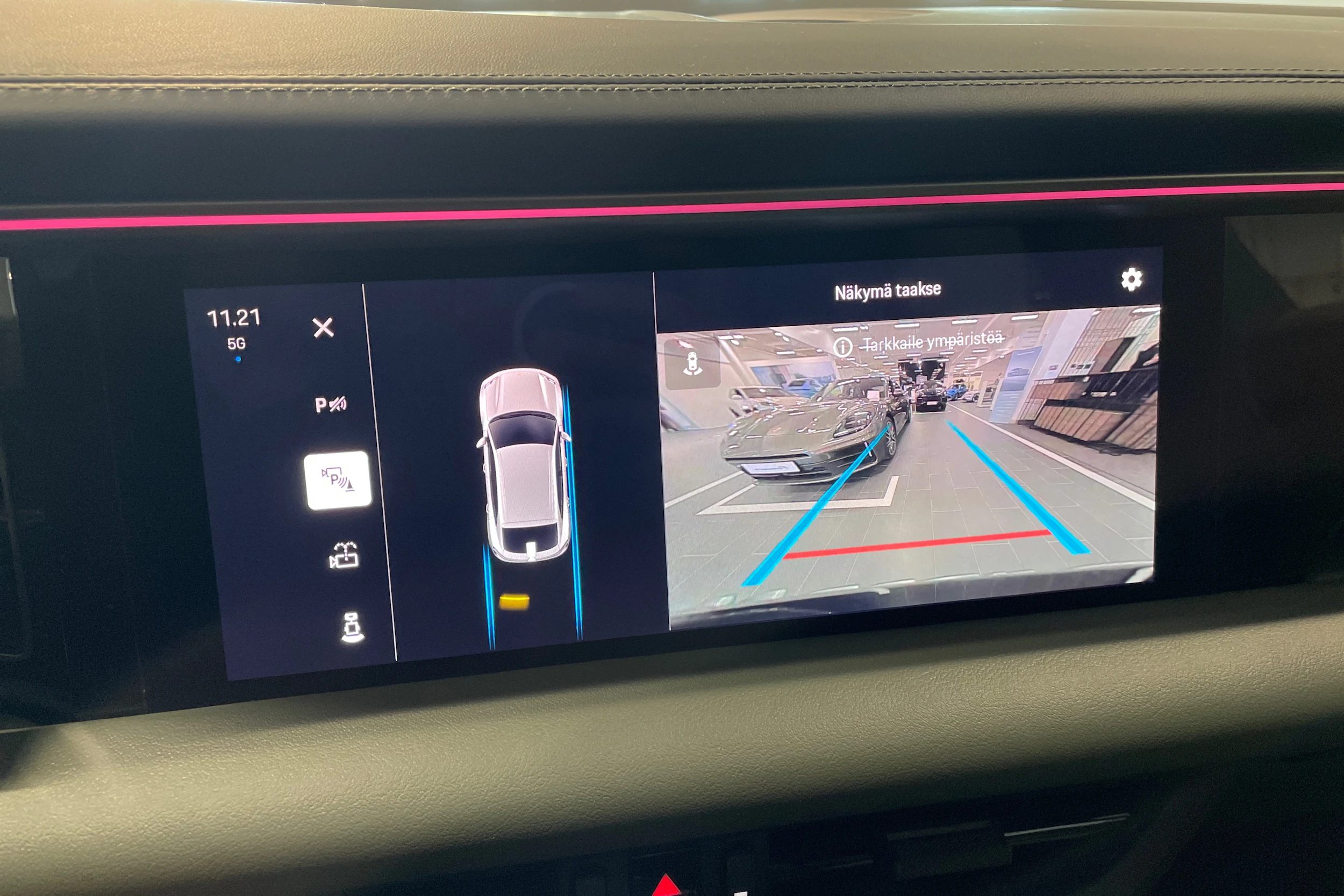 harmaa Porsche Macan 2025 kuva 15.