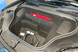 harmaa Porsche Macan 2025 kuva 17.