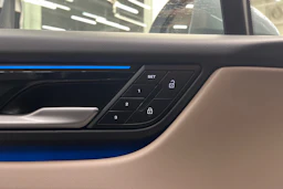 Harmaa Porsche Macan 2025 kuva 12.