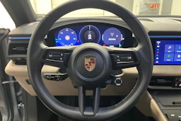 Harmaa Porsche Macan 2025 kuva 13.