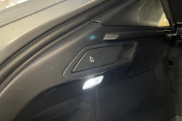 Harmaa Porsche Macan 2025 kuva 17.