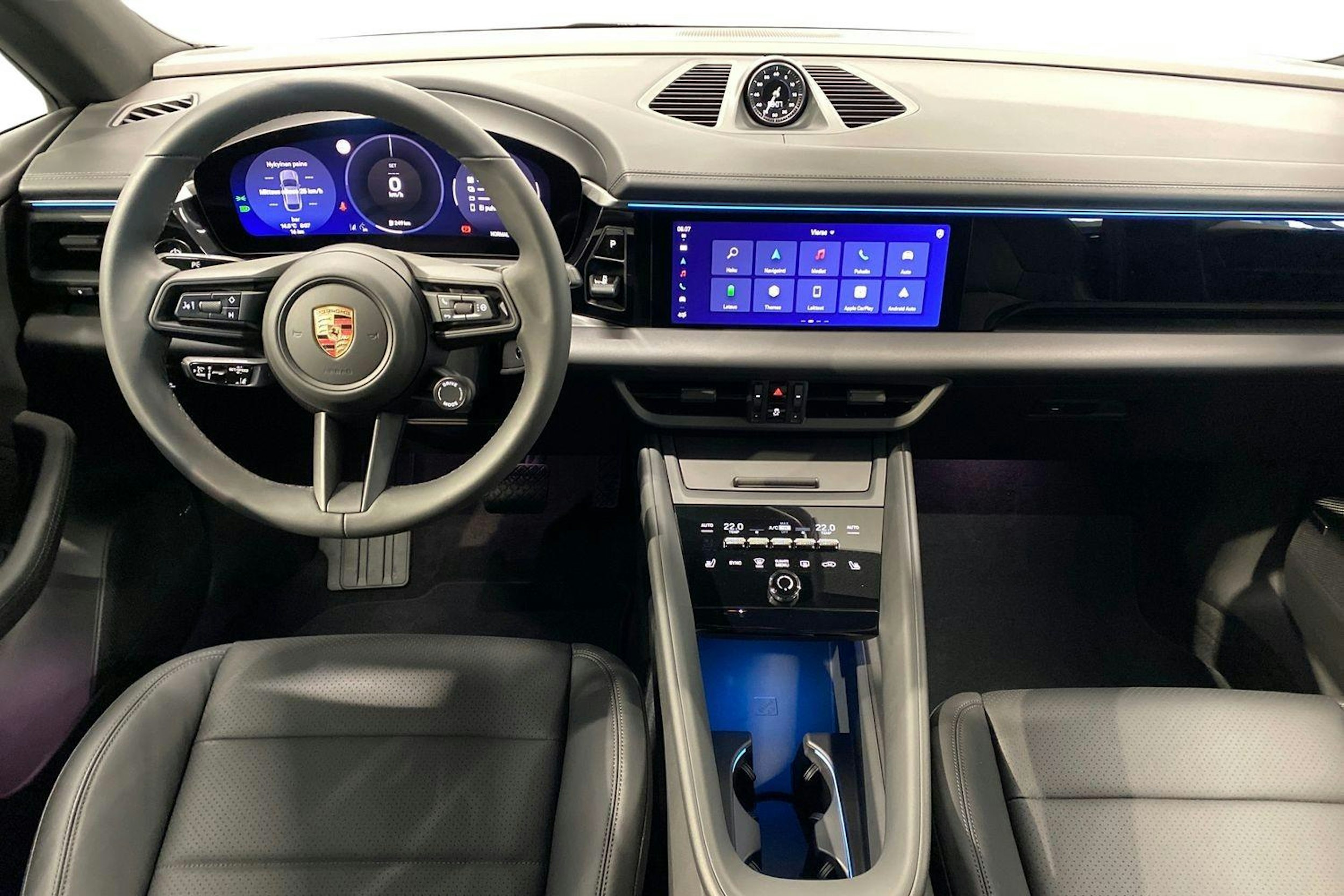 valkoinen Porsche Macan 2025 kuva 7.