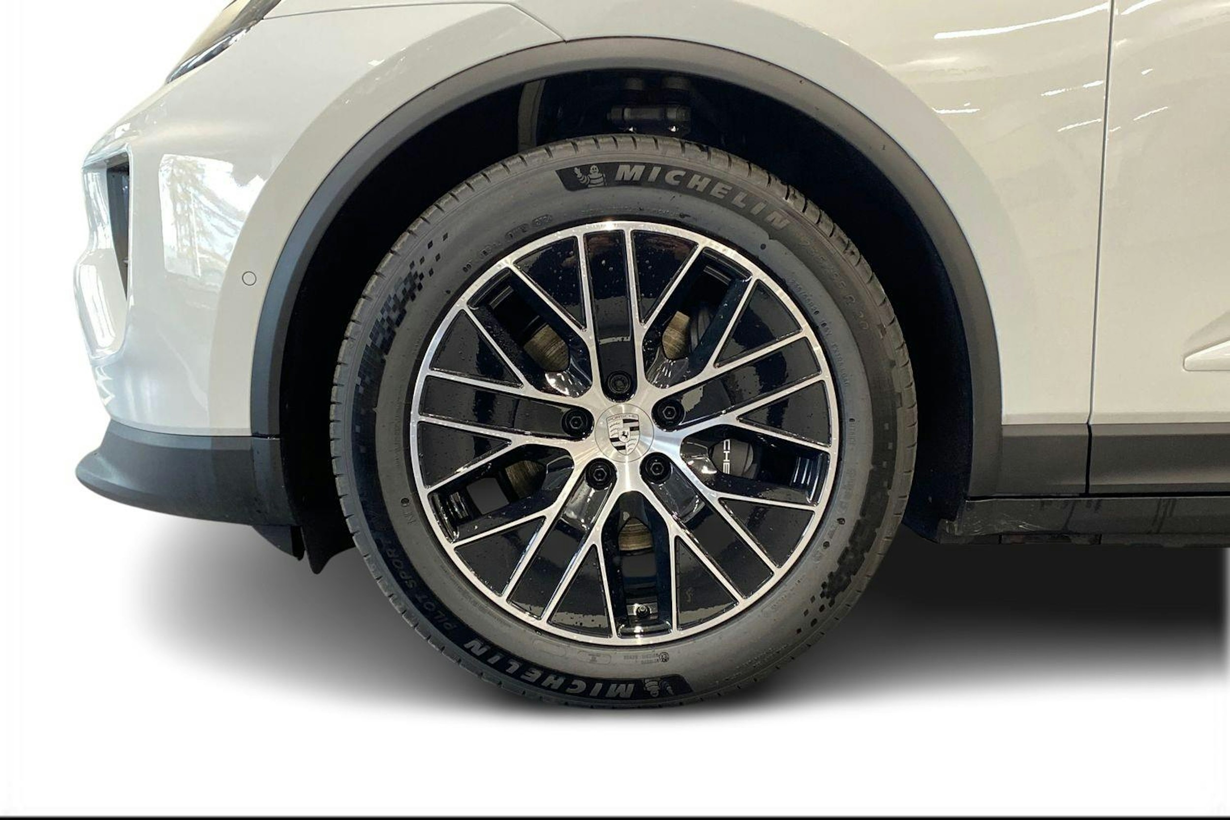 valkoinen Porsche Macan 2025 kuva 9.