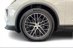 valkoinen Porsche Macan 2025 kuva 9.