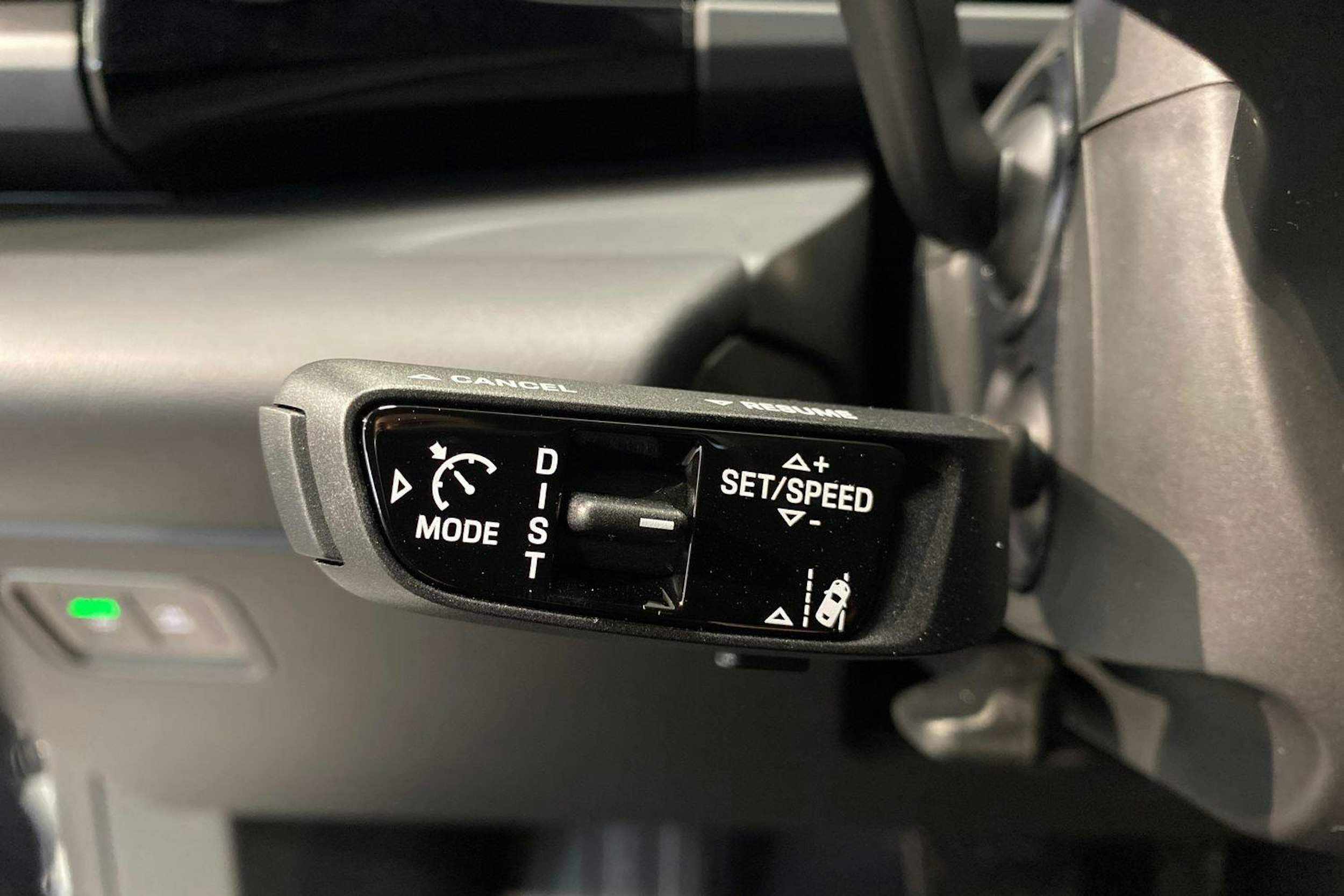 valkoinen Porsche Macan 2025 kuva 11.