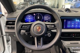 valkoinen Porsche Macan 2025 kuva 12.