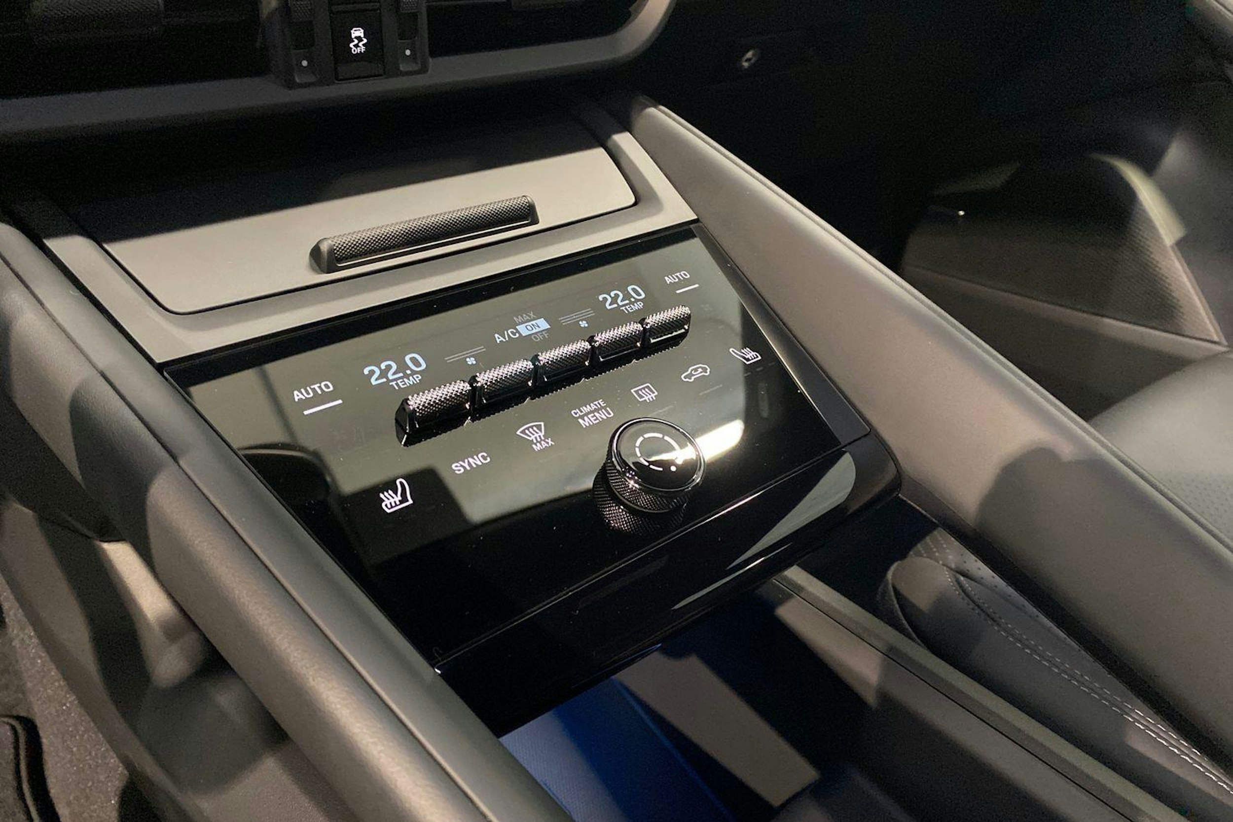 valkoinen Porsche Macan 2025 kuva 13.