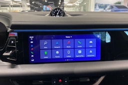 valkoinen Porsche Macan 2025 kuva 14.
