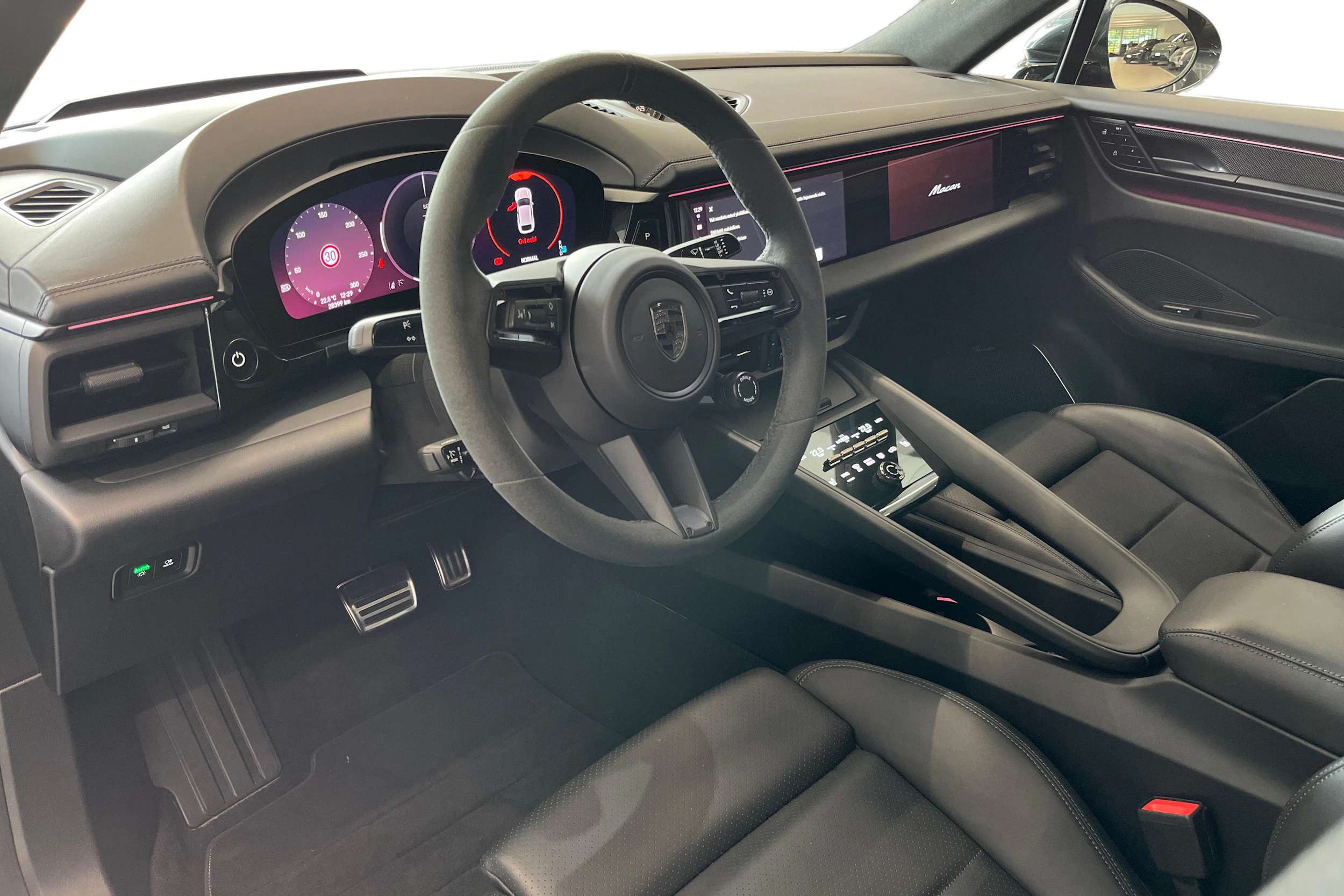 Harmaa Porsche Macan 2025 kuva 6.