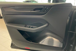 Harmaa Porsche Macan 2025 kuva 12.