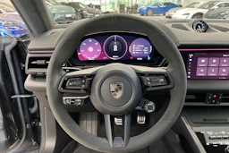 Harmaa Porsche Macan 2025 kuva 14.