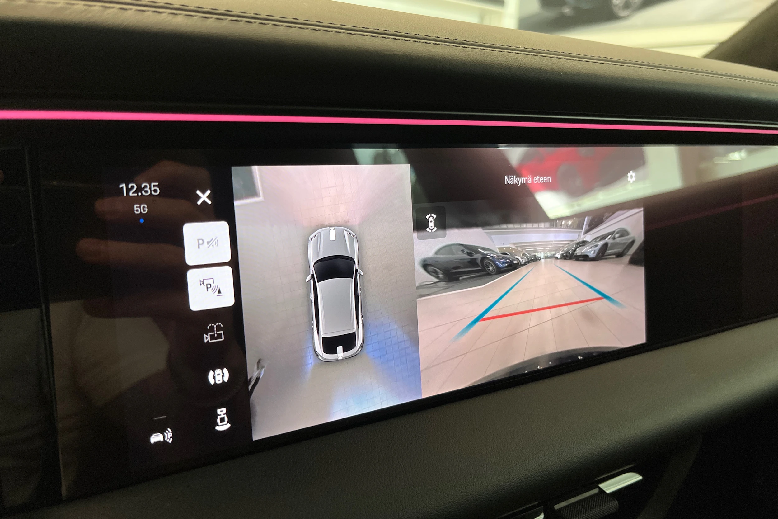 Harmaa Porsche Macan 2025 kuva 16.