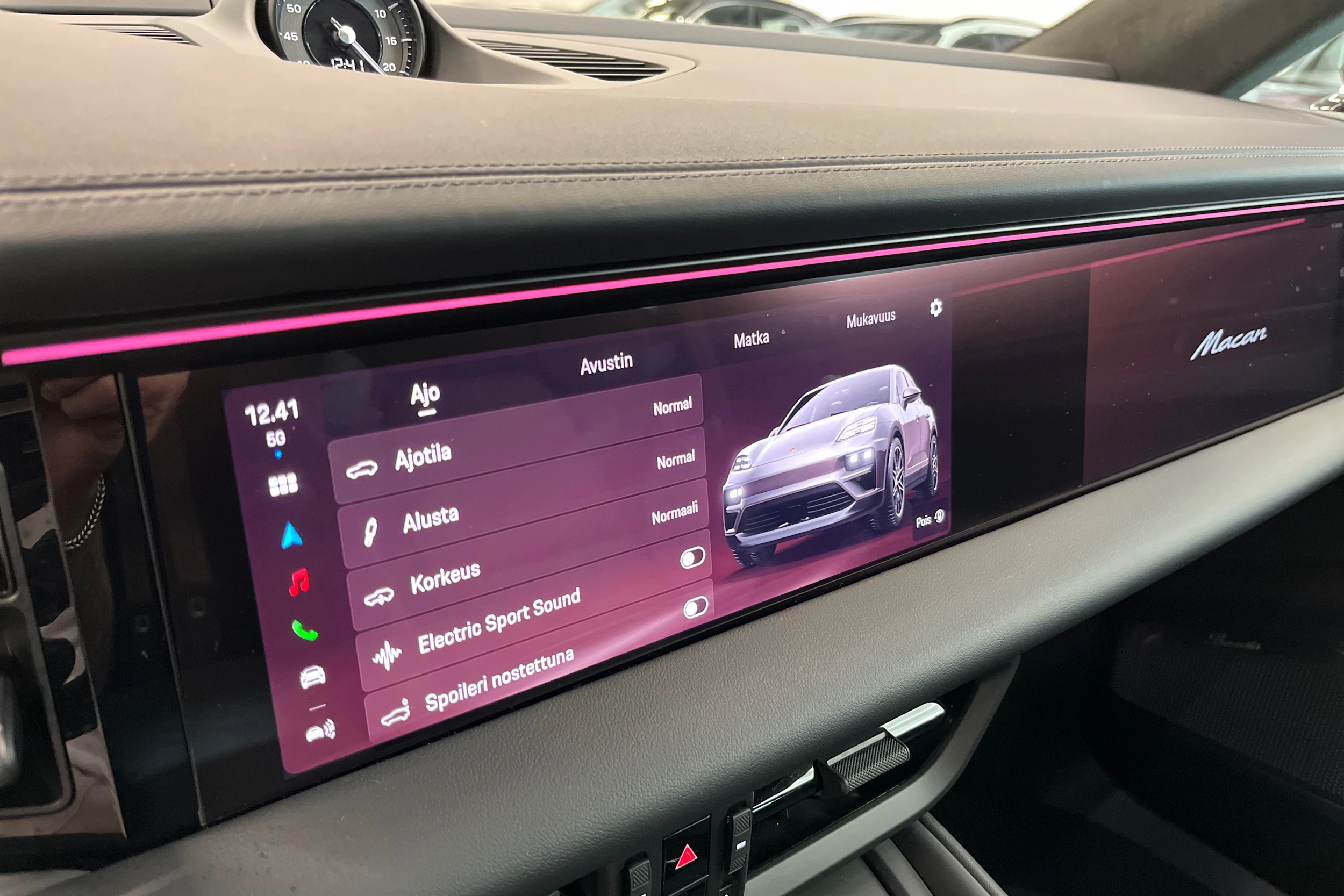 Harmaa Porsche Macan 2025 kuva 18.