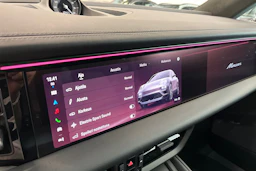 Harmaa Porsche Macan 2025 kuva 18.