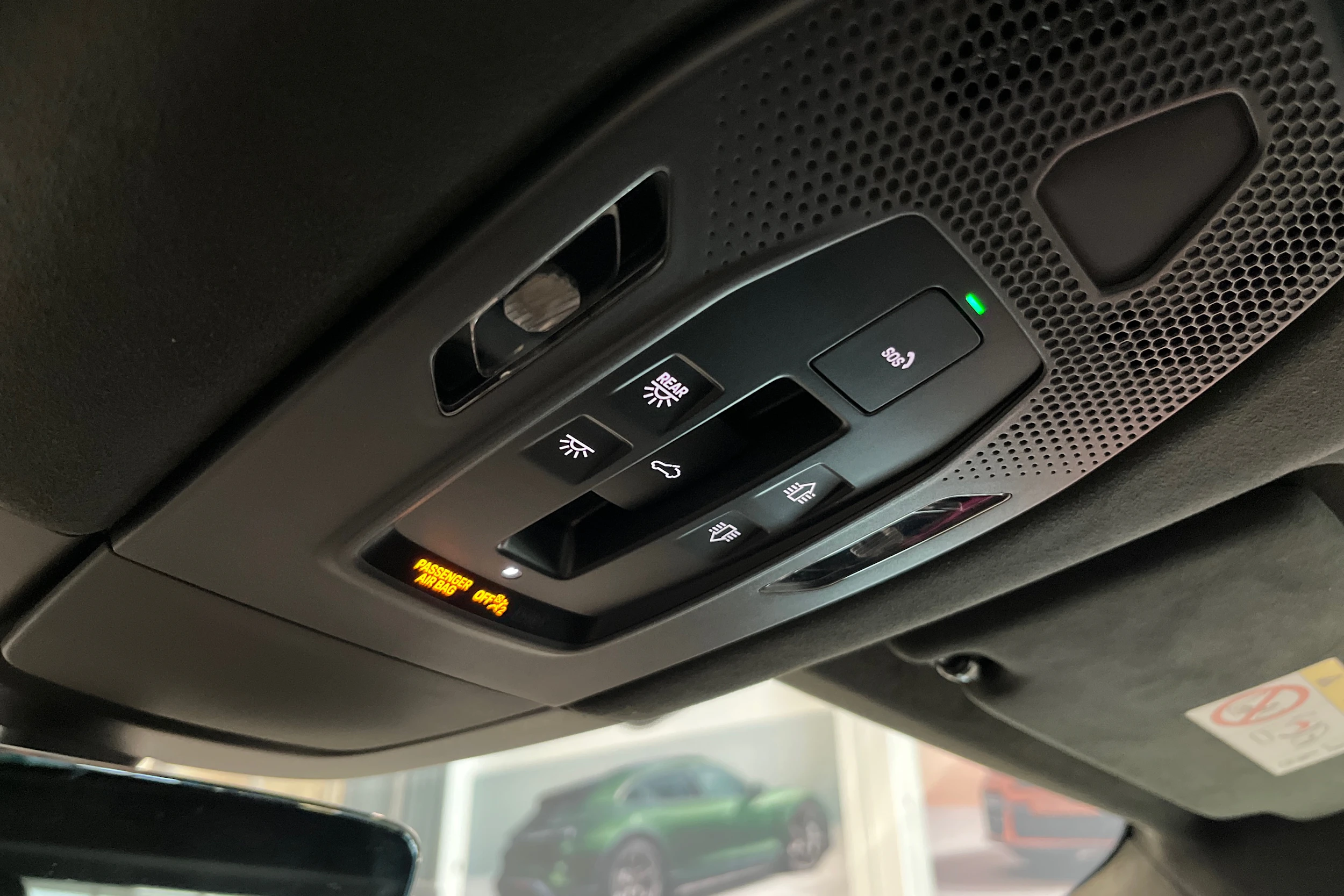 Harmaa Porsche Macan 2025 kuva 19.