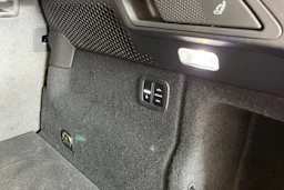 Harmaa Porsche Macan 2025 kuva 24.