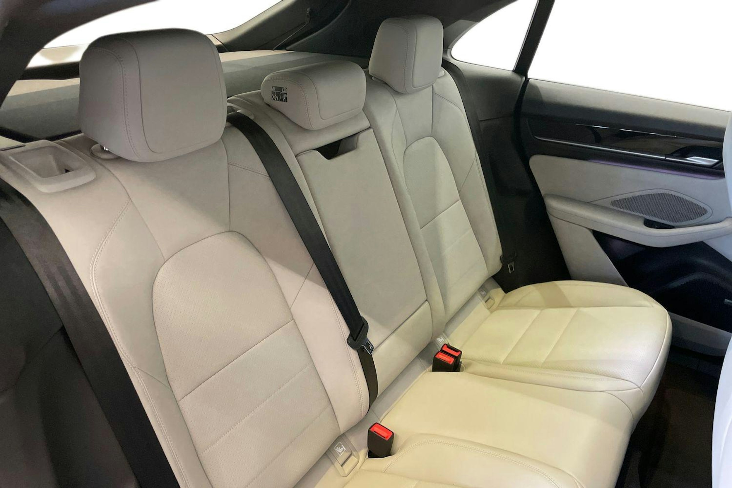 harmaa Porsche Macan 2025 kuva 8.