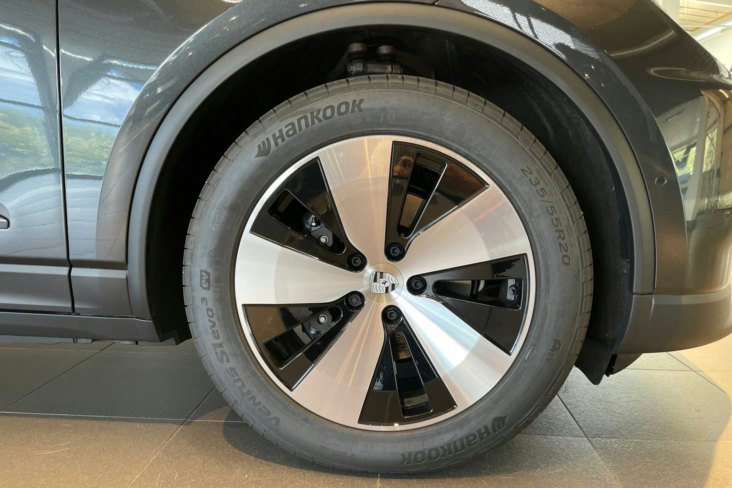 harmaa Porsche Macan 2025 kuva 10.