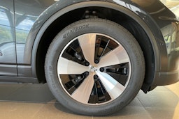 harmaa Porsche Macan 2025 kuva 10.