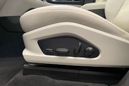harmaa Porsche Macan 2025 kuva 12.