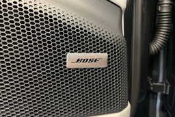 harmaa Porsche Macan 2025 kuva 13.