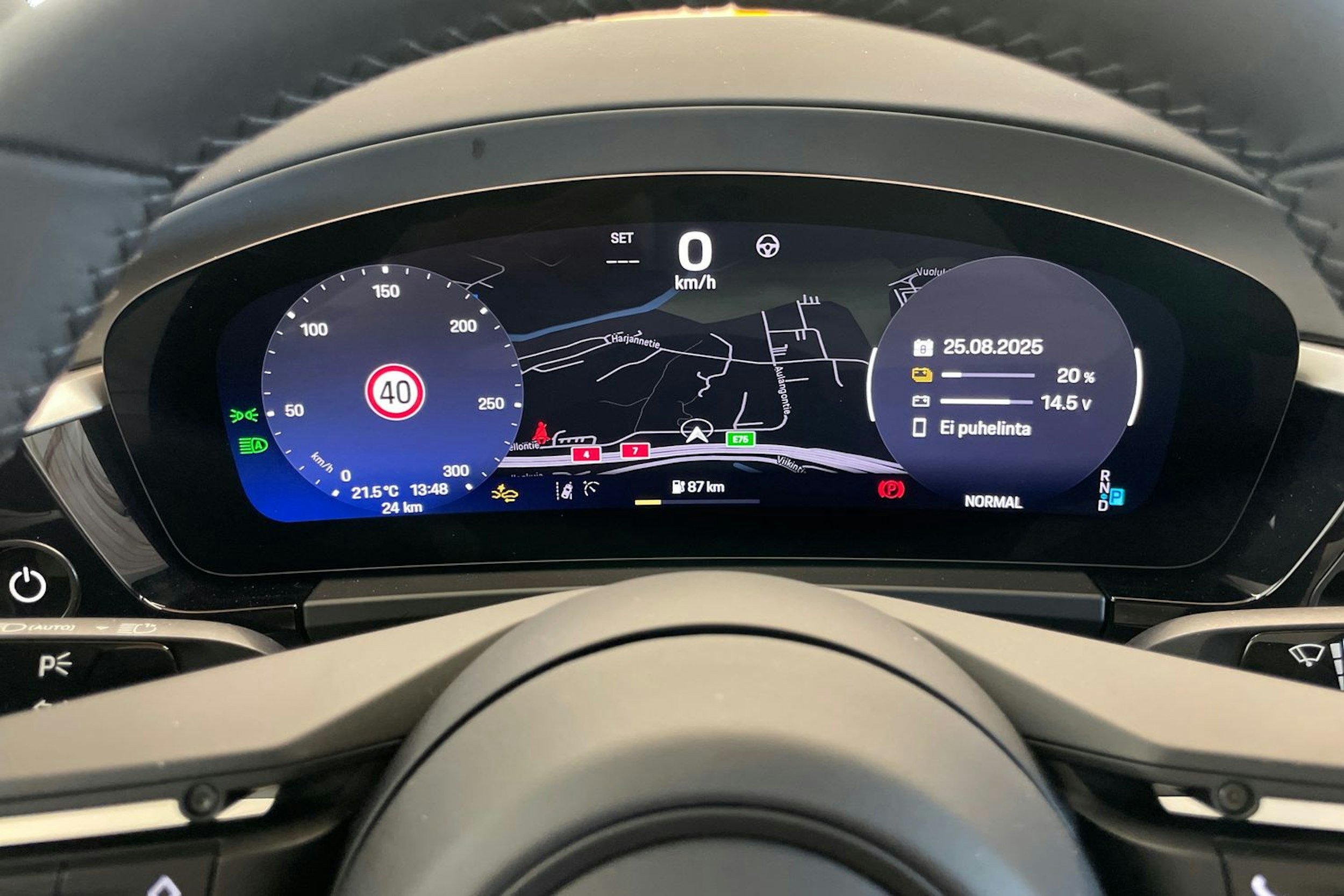 harmaa Porsche Macan 2025 kuva 14.
