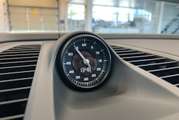 harmaa Porsche Macan 2025 kuva 16.