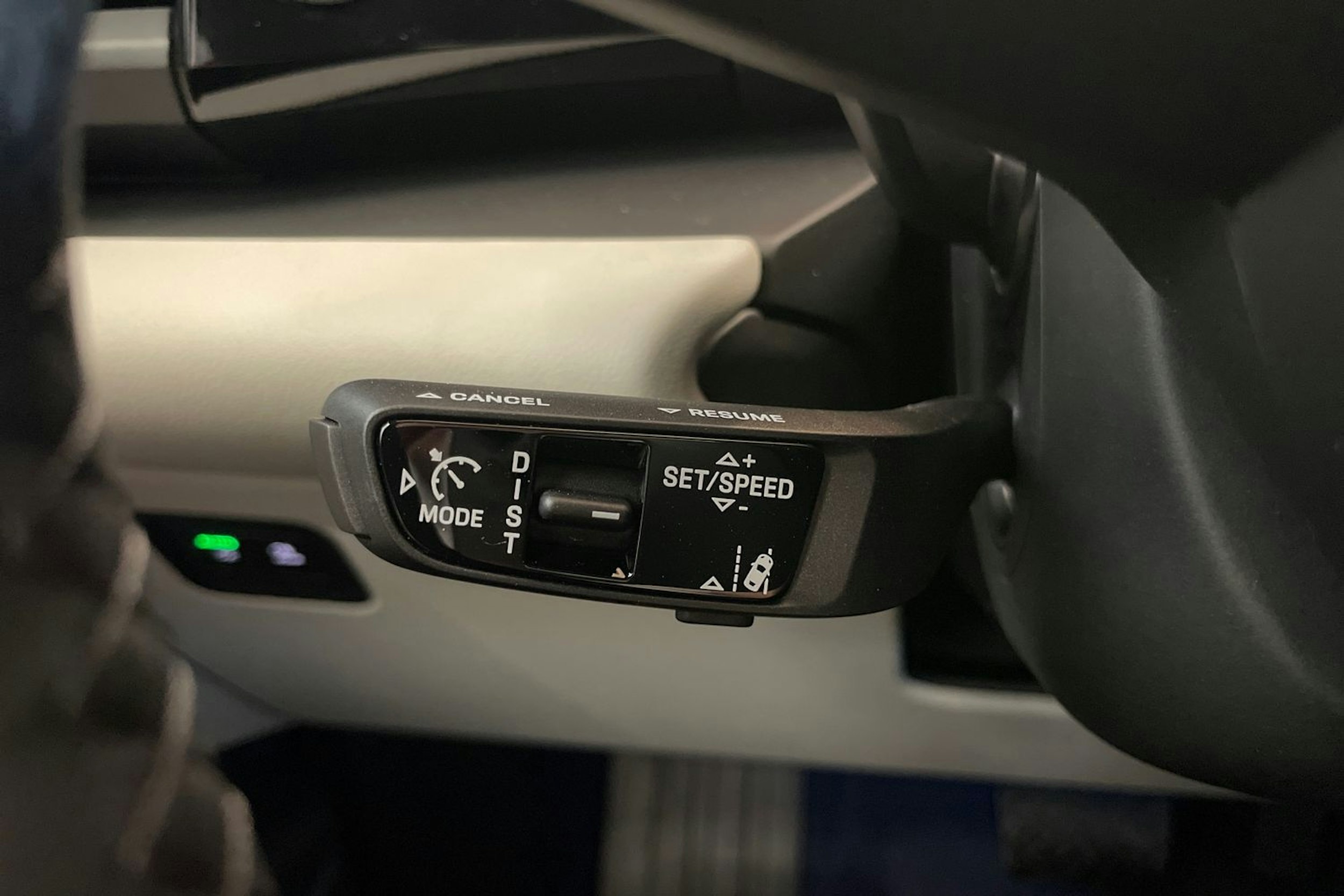 harmaa Porsche Macan 2025 kuva 18.