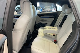 harmaa Porsche Macan 2025 kuva 19.