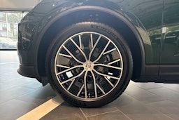 vihreä Porsche Macan 2025 kuva 10.