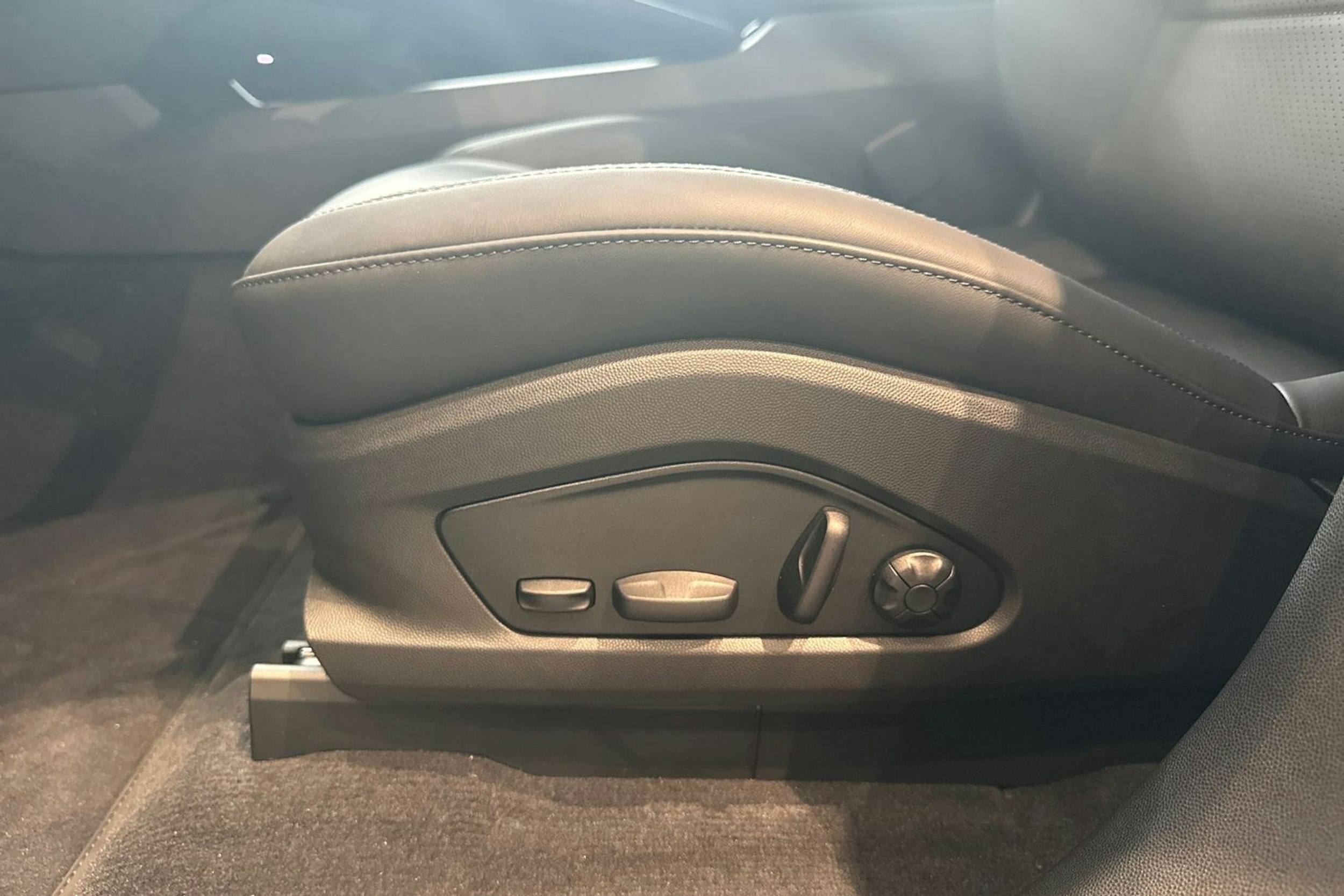 vihreä Porsche Macan 2025 kuva 13.