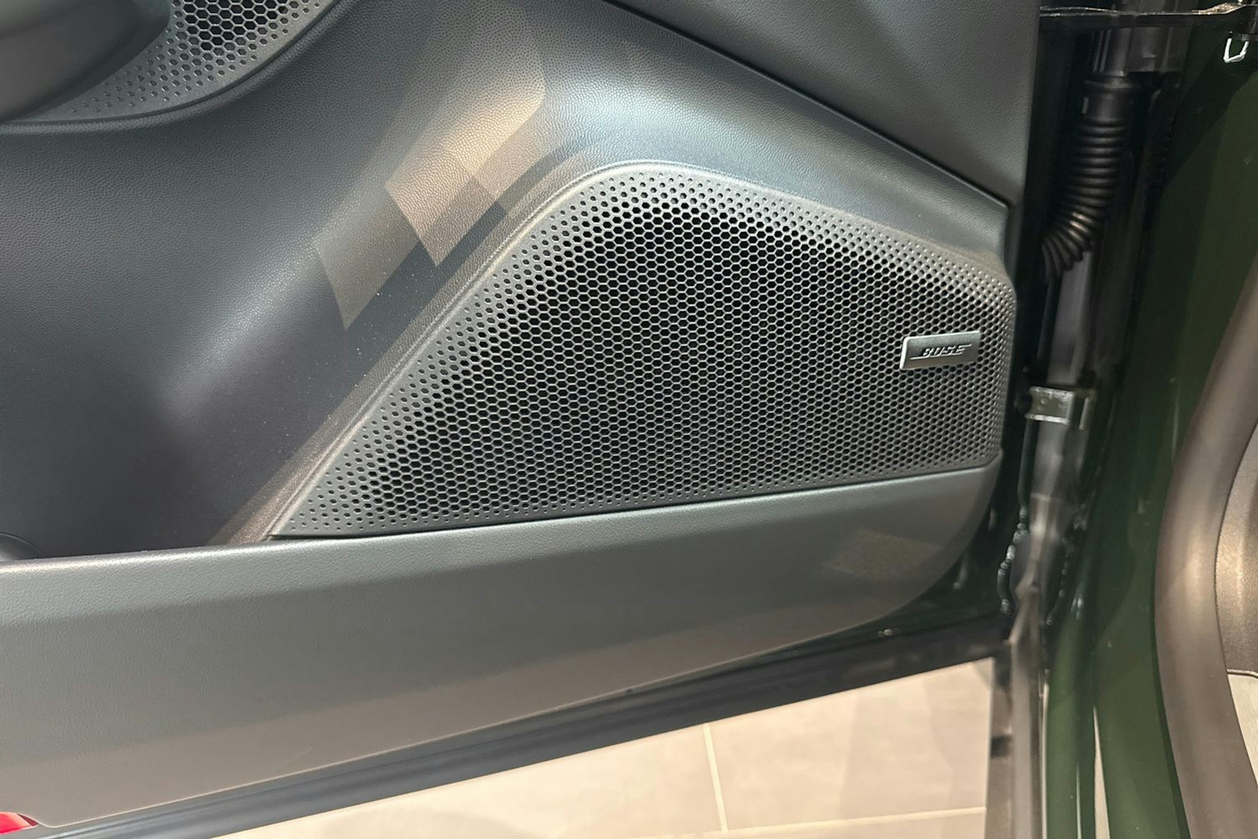 vihreä Porsche Macan 2025 kuva 14.