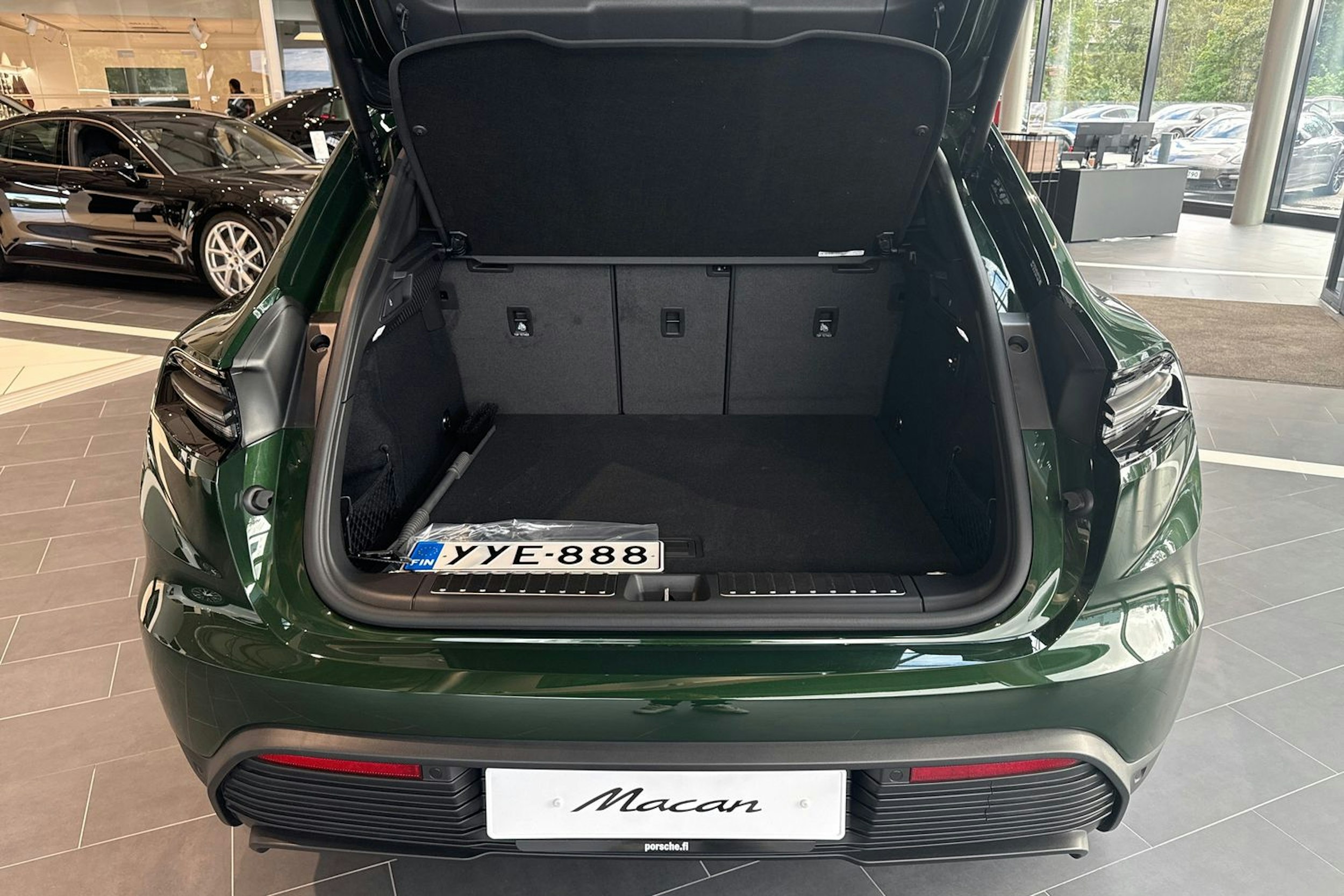 vihreä Porsche Macan 2025 kuva 16.