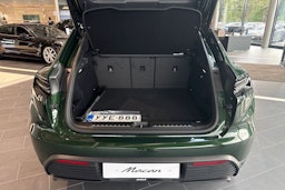 vihreä Porsche Macan 2025 kuva 16.
