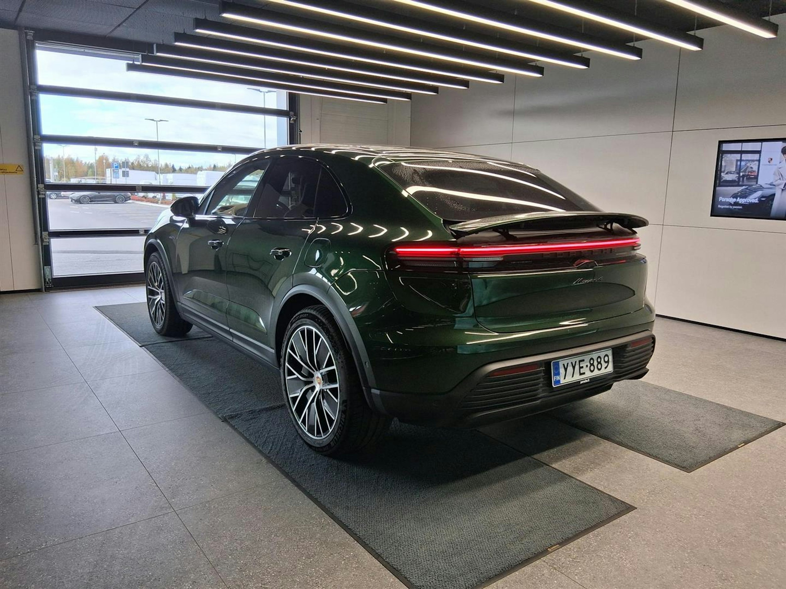 vihreä Porsche Macan 2025 kuva 2.