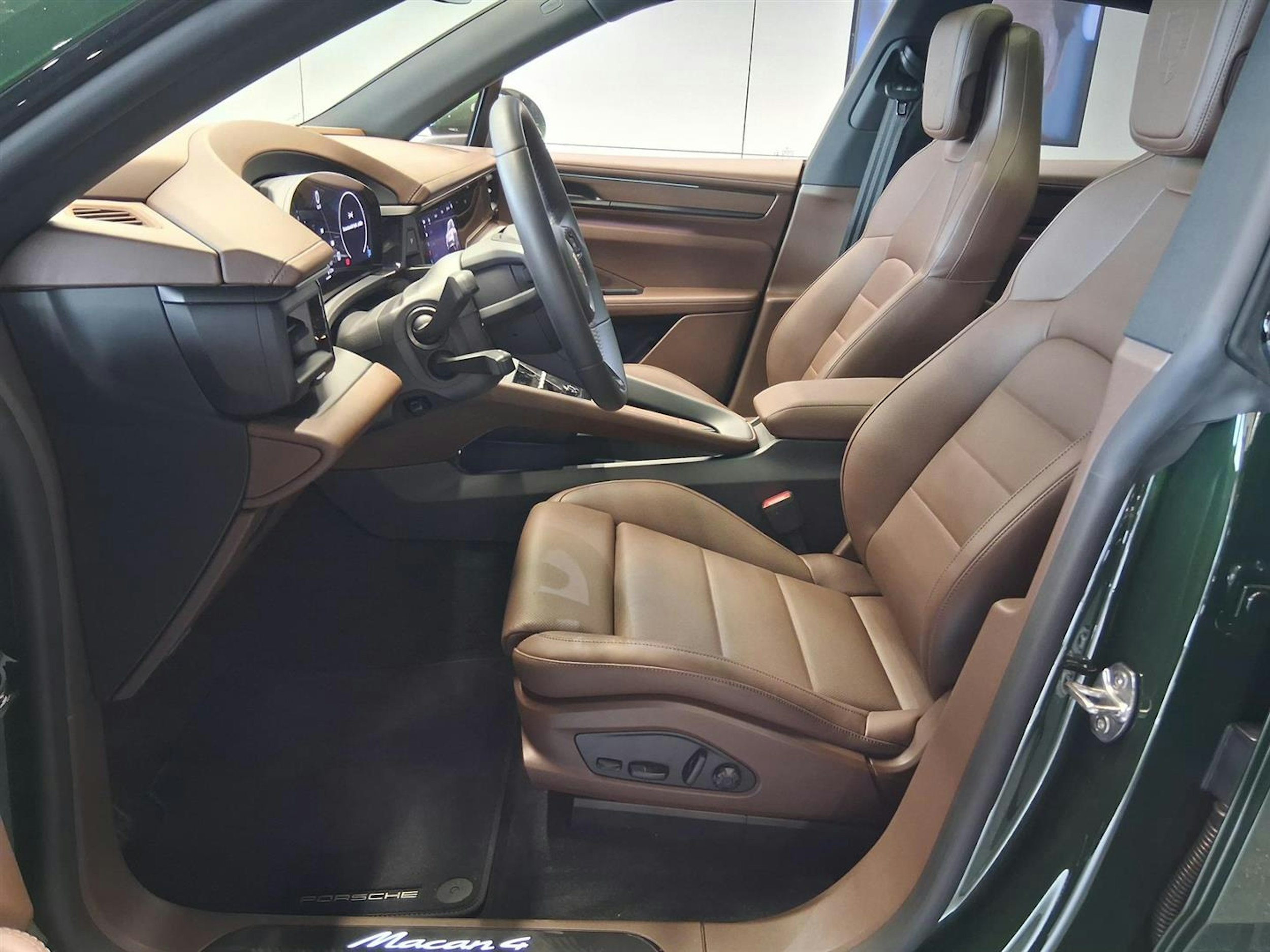 vihreä Porsche Macan 2025 kuva 4.