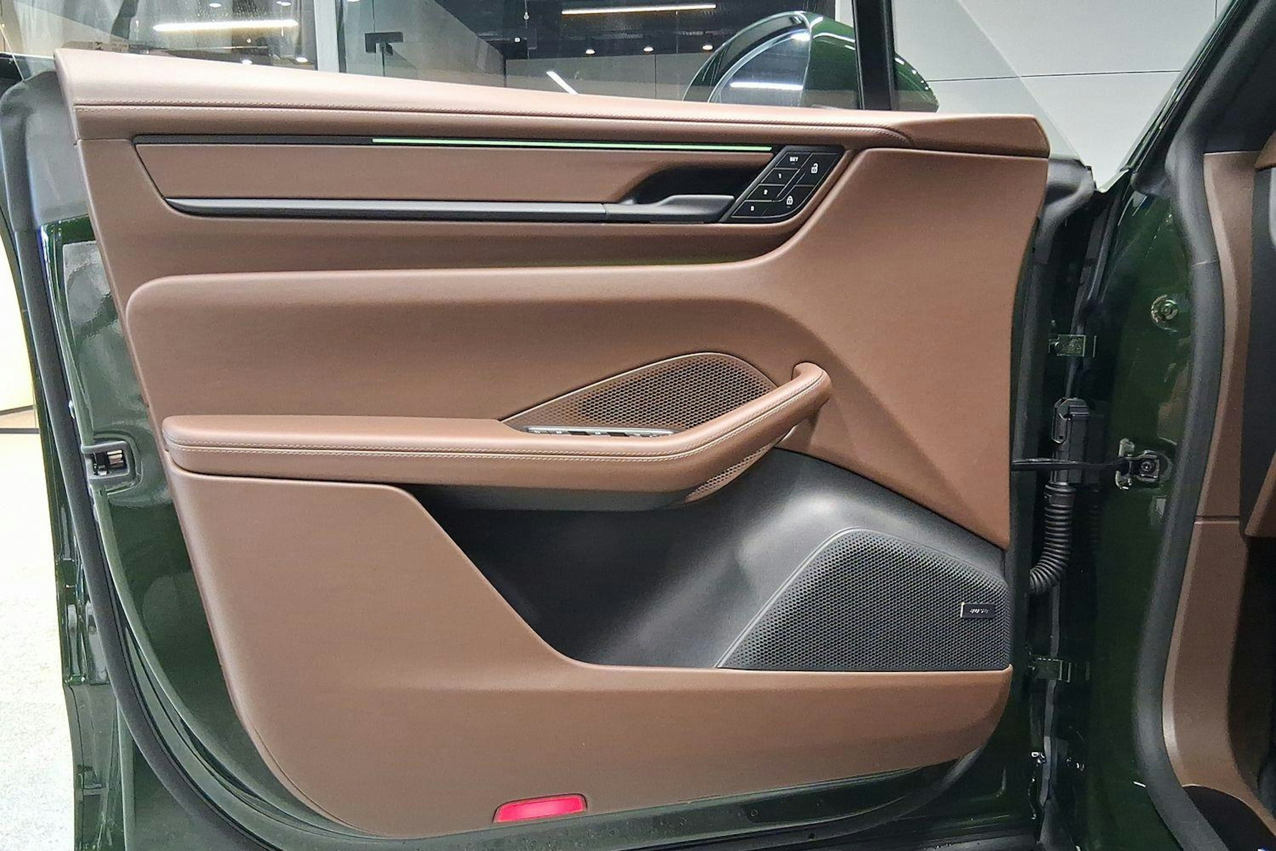 vihreä Porsche Macan 2025 kuva 11.