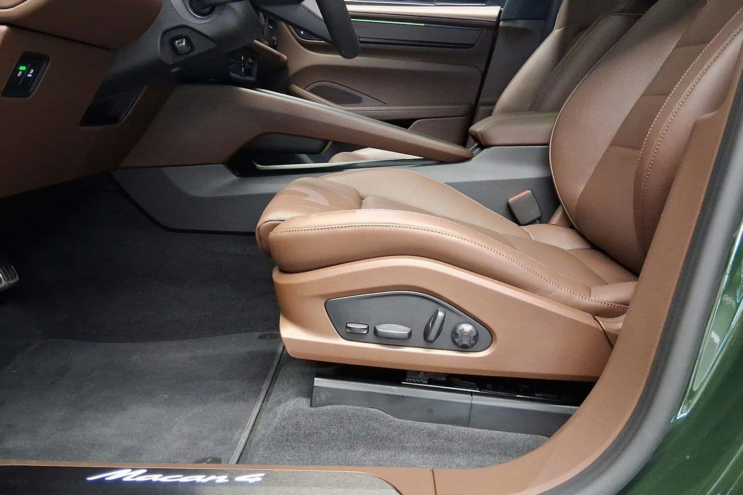 vihreä Porsche Macan 2025 kuva 12.