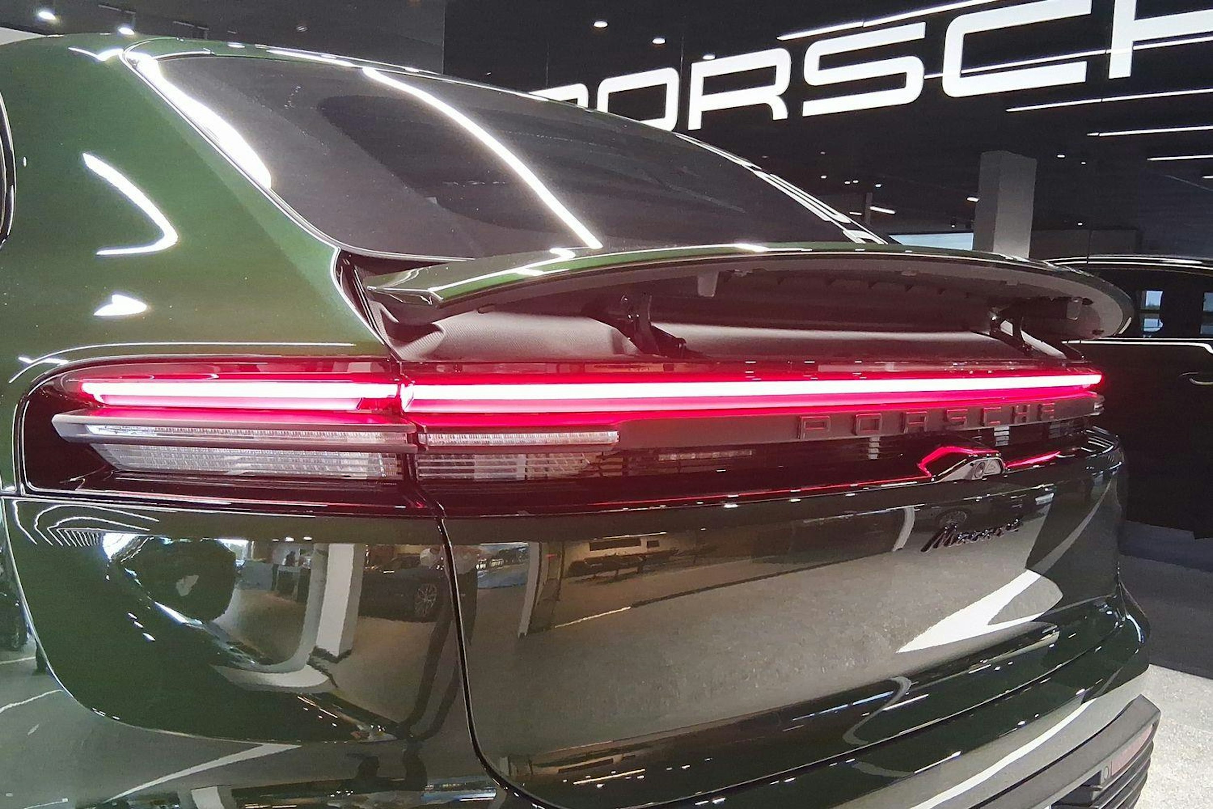 vihreä Porsche Macan 2025 kuva 25.