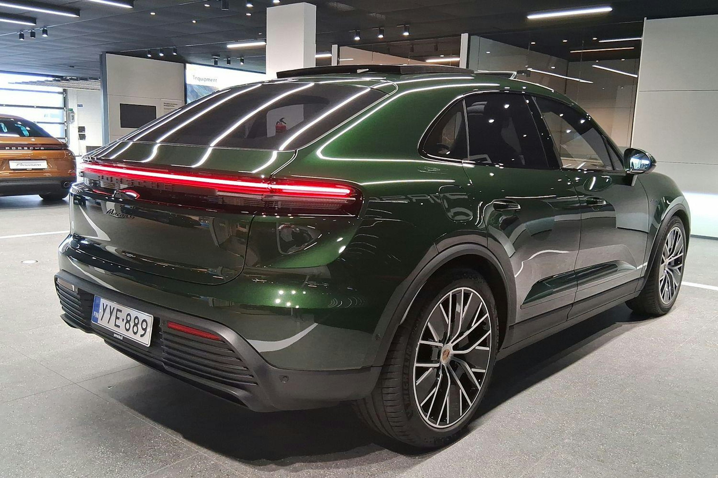 vihreä Porsche Macan 2025 kuva 26.