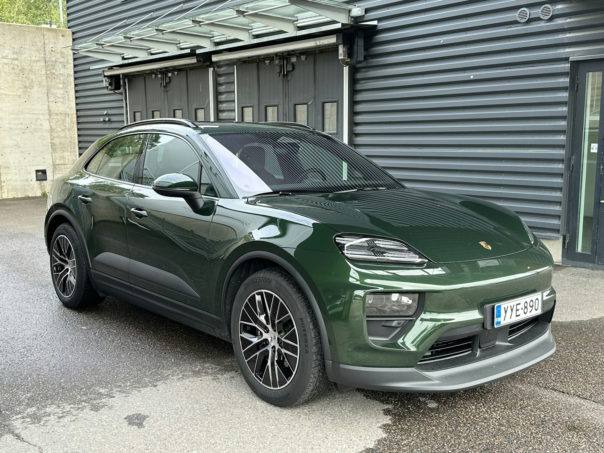 vihreä Porsche Macan 2025 kuva 1.
