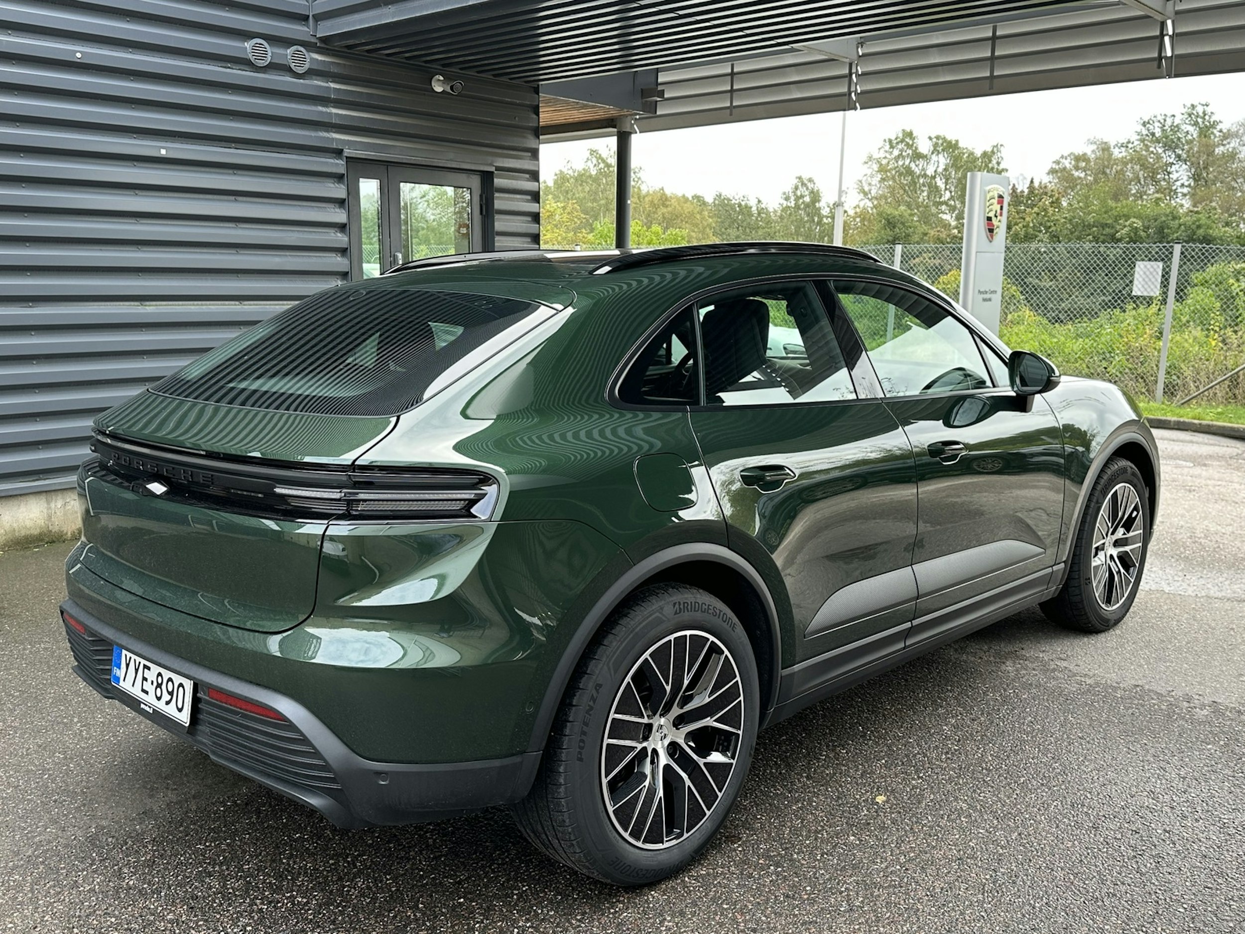 vihreä Porsche Macan 2025 kuva 2.