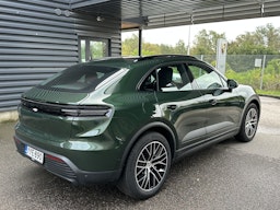 vihreä Porsche Macan 2025 kuva 2.