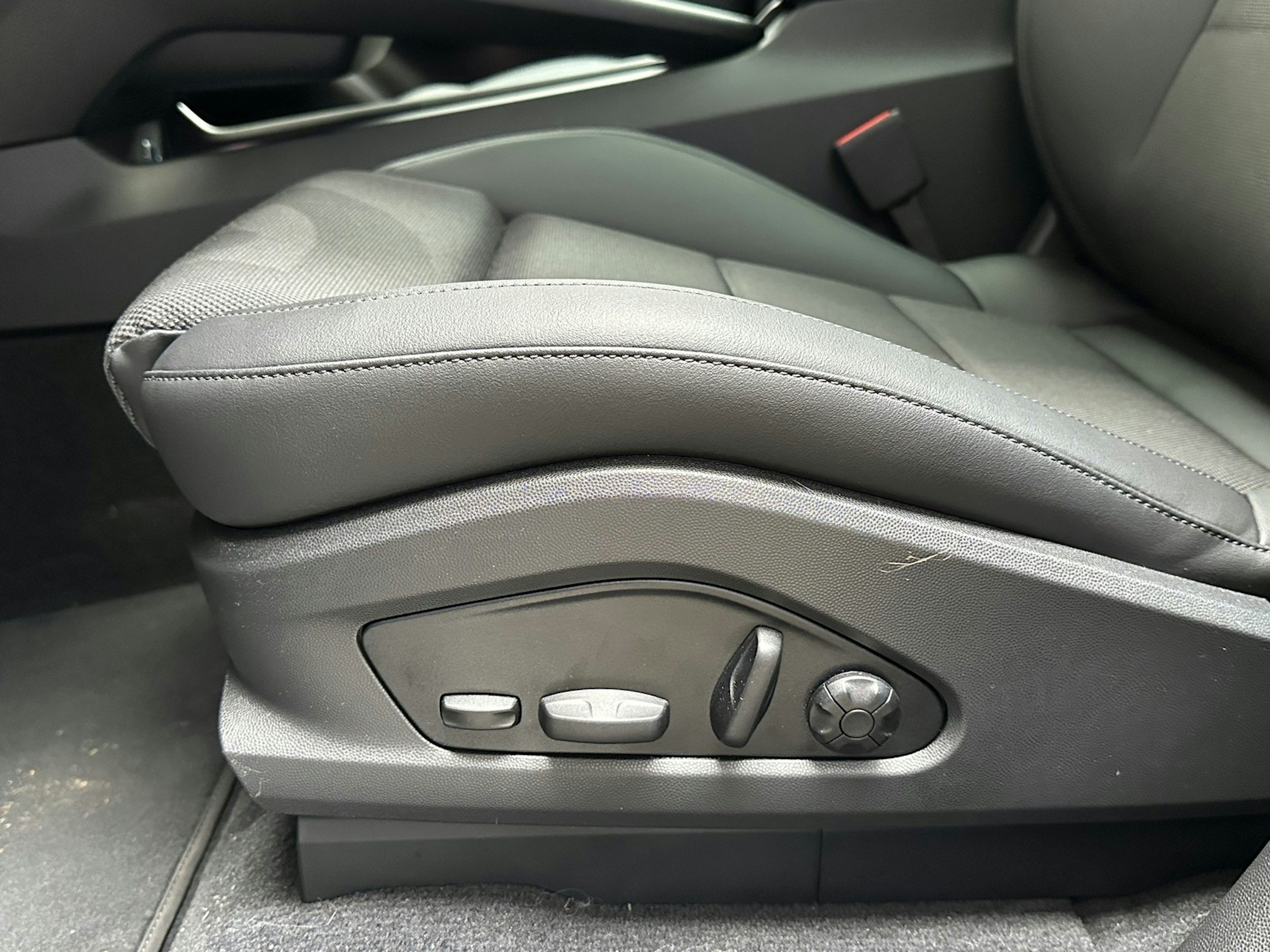 vihreä Porsche Macan 2025 kuva 6.